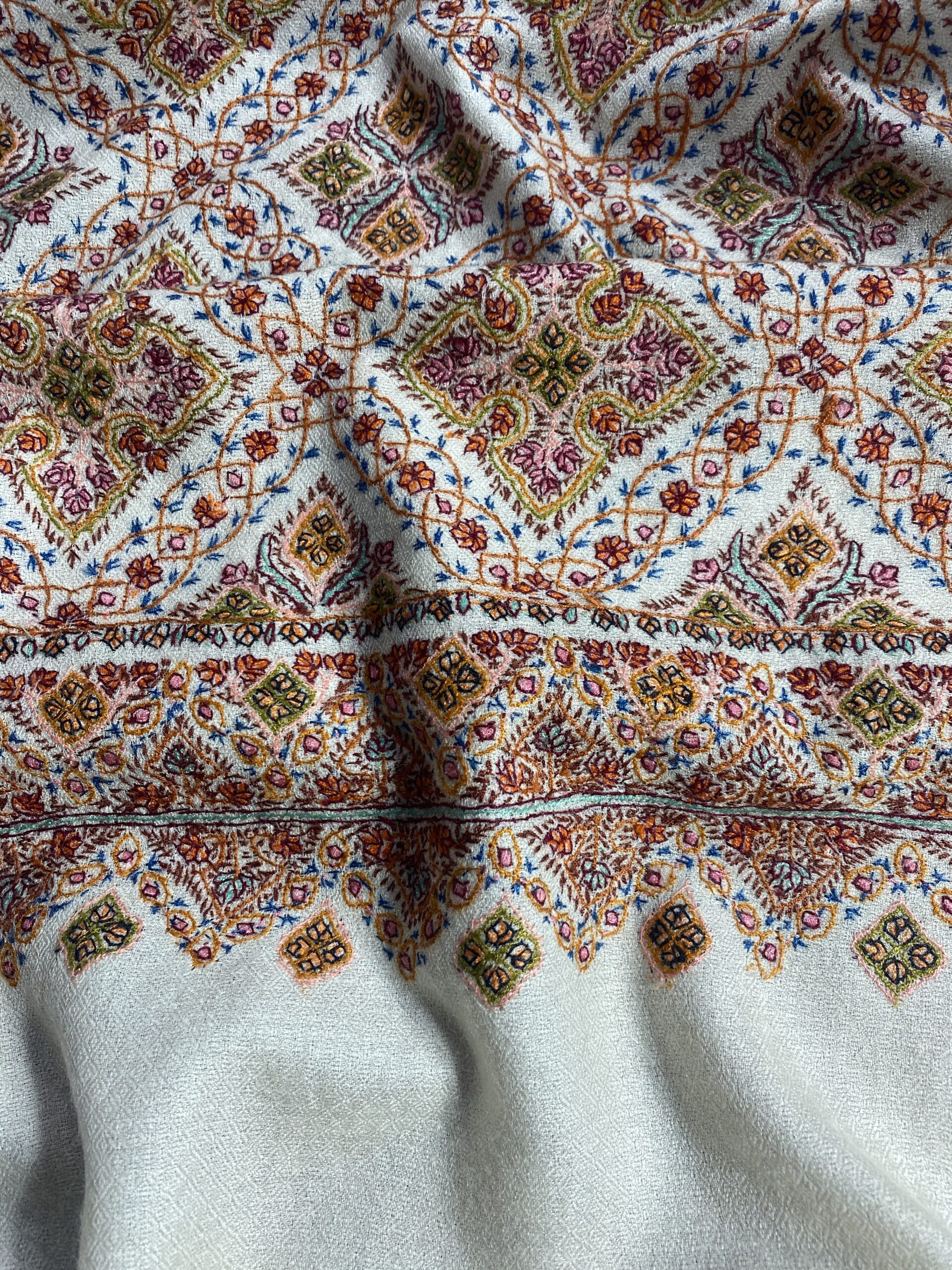 IMG_7853 Pure Pashmina Sozni Jama Shawl – Handcrafted Kashmiri Art - Image 4