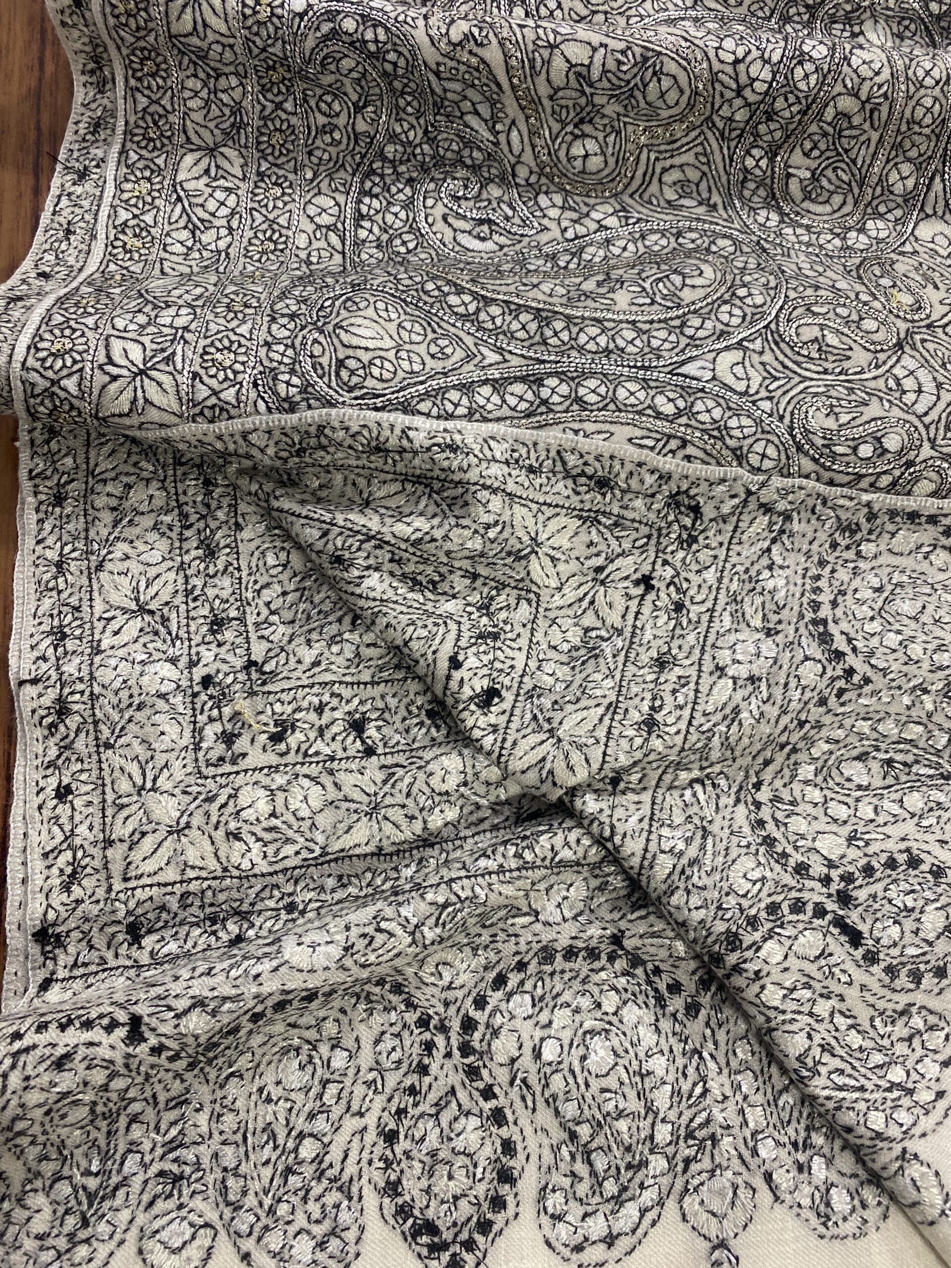IMG_7855 Black & White Zari Jamawar Pashmina Shawl – Handmade Kashmiri Luxury - Image 4